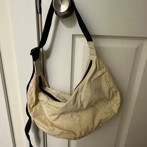 Cream and Black Shoulder Bag baggu medium crescent bag